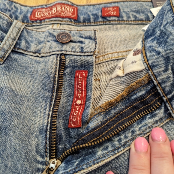 *NWT* Lucky Brand 121 Slim Distressed Jean 30x32 - Picture 5 of 8